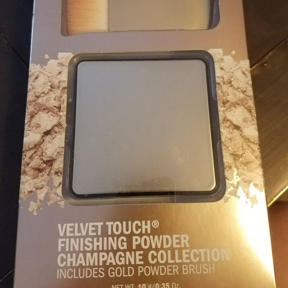 JAPONESQUE Other - SOLD JAPONSESQUE Velvet Touch Finishing Powder w/brush